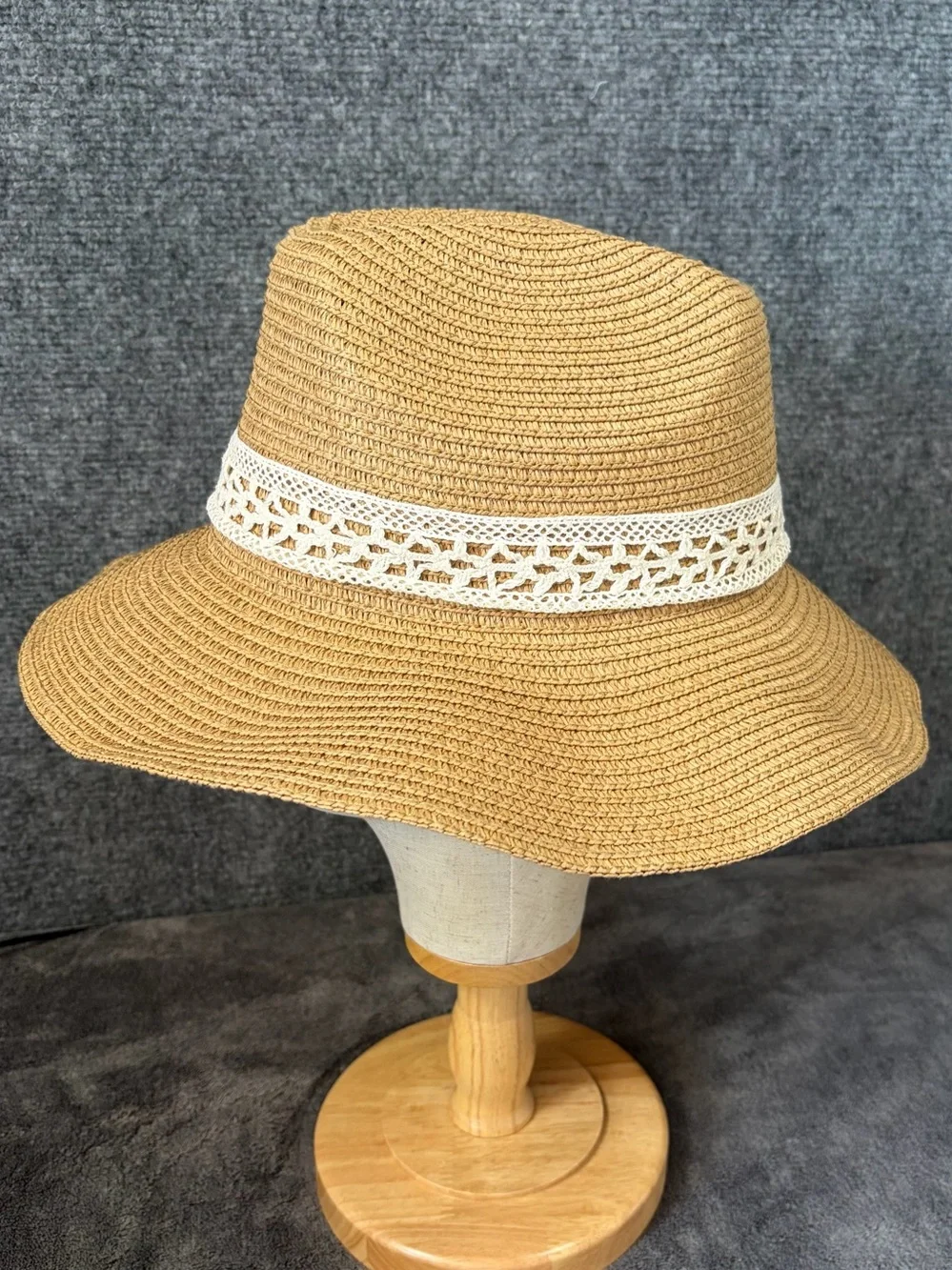 House of Harlow 1960 Tan Straw Fedora with Cream Crochet Band